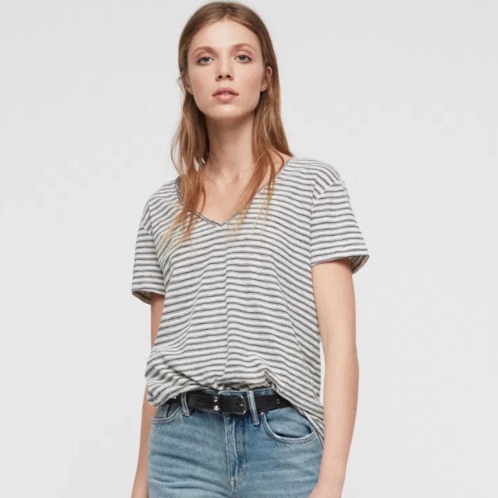 🪽AllSaints Emelyn
Stripe T-Shirt
Large
ECRU/ BLACK